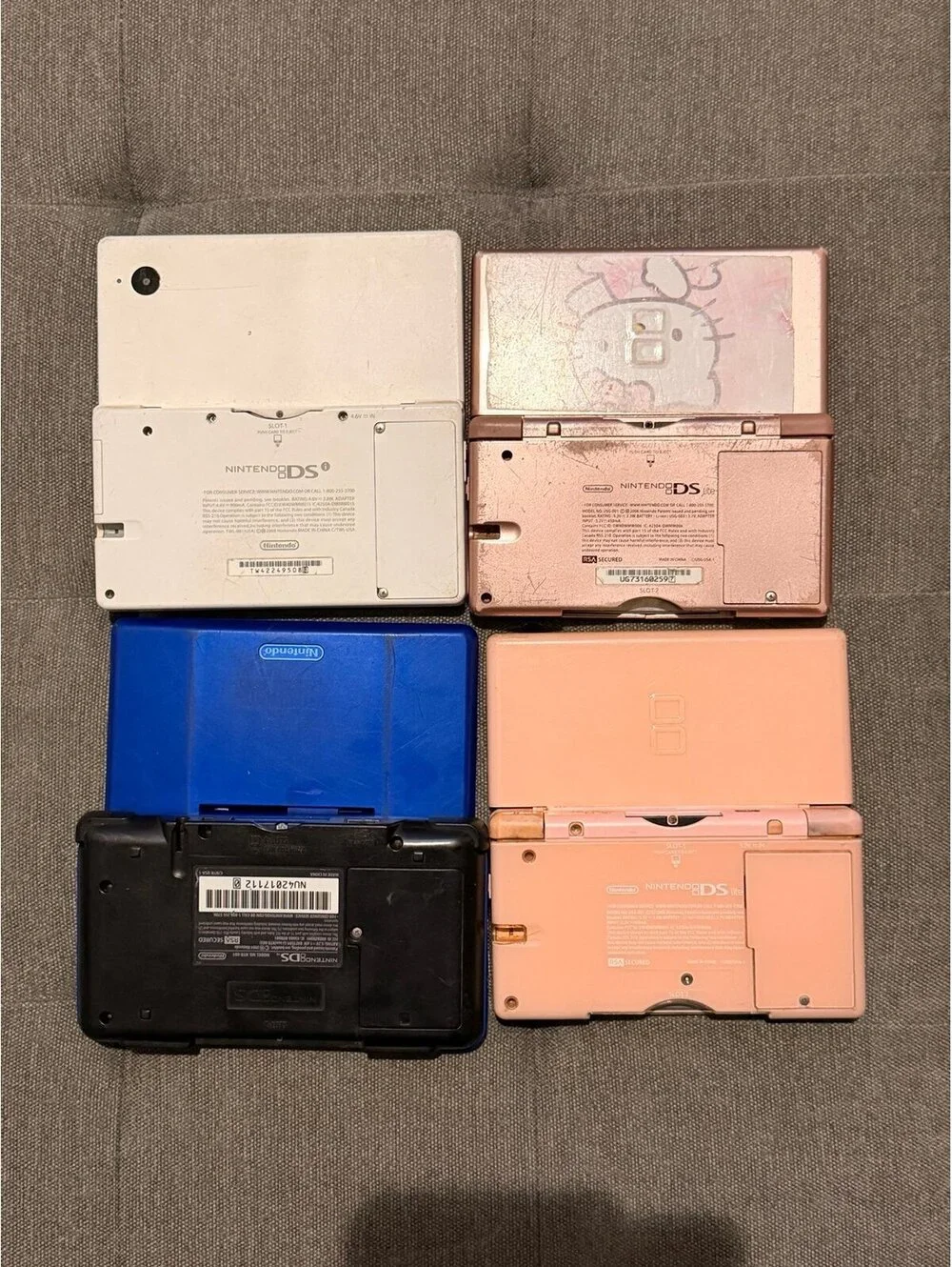 4 broken Nintendo Handhelds